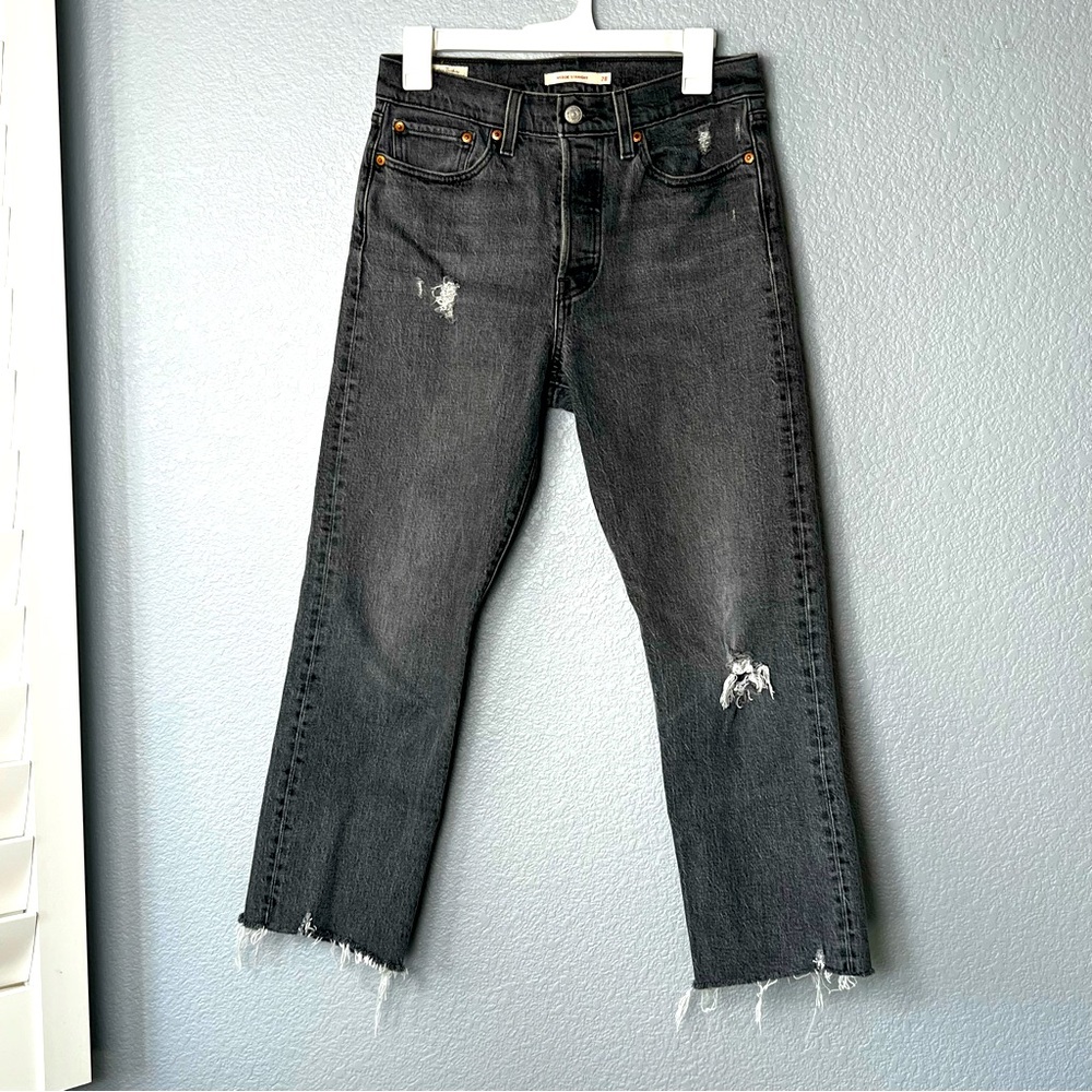Levi’s Wedgie Button Up Lt Black Distressed Jeans  28